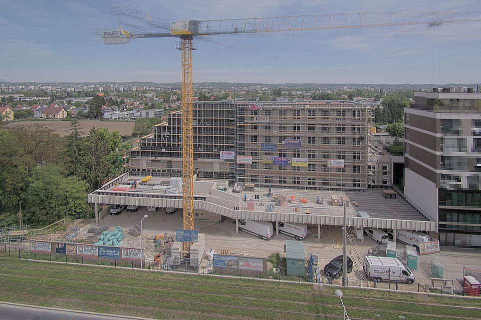 Livebild Baukamera 5 - Webcam 'Gesamtansicht Westseite Bauteil 09' - Baustelle Stadtteil Brauquartier, Graz-Puntigam (ca. 5 Minuteninterval)